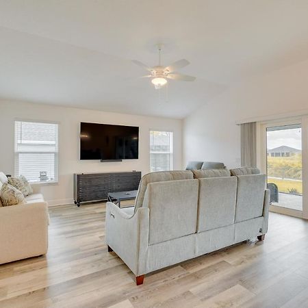 Updated Villages Retreat With Screened Patio! 利斯堡 外观 照片