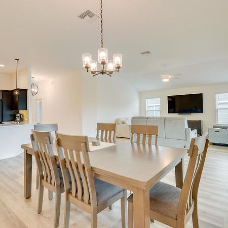 Updated Villages Retreat With Screened Patio! 利斯堡 外观 照片